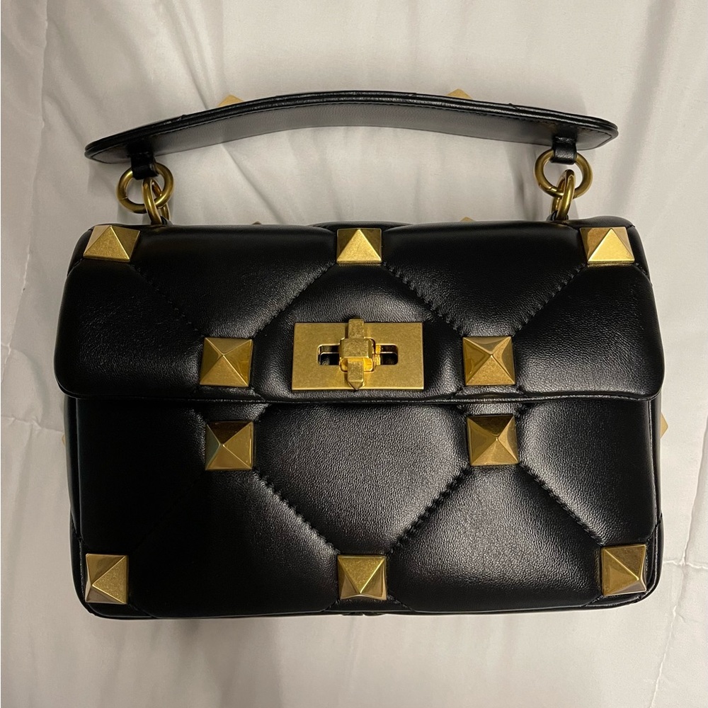 VALENTINO MEDIUM ROMAN STUD THE SHOULDER BAG IN NAPPA WITH CHAIN